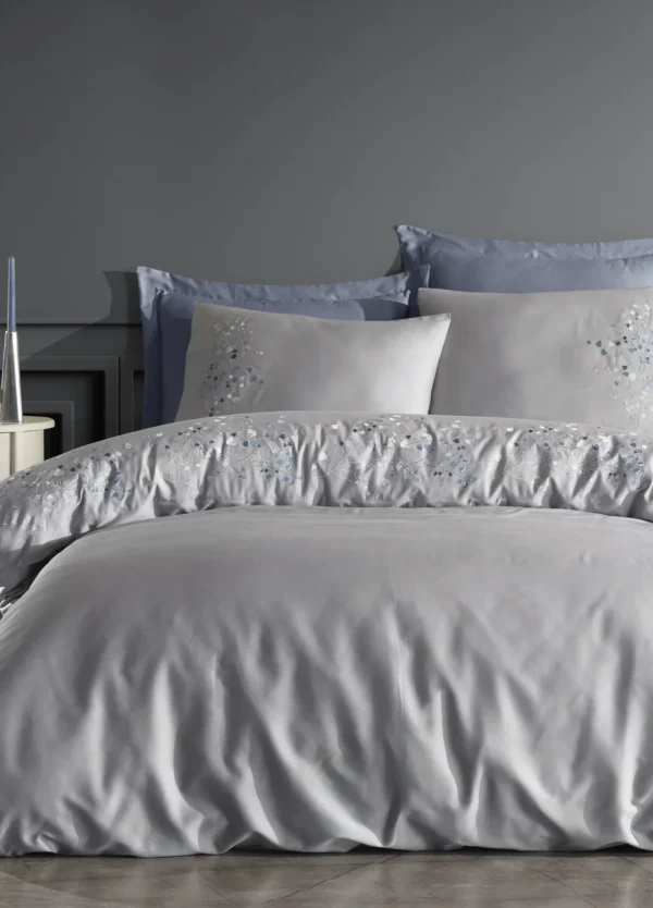 Dantela Alya Luxe geborduurde dekbedovertrekset – Grijs