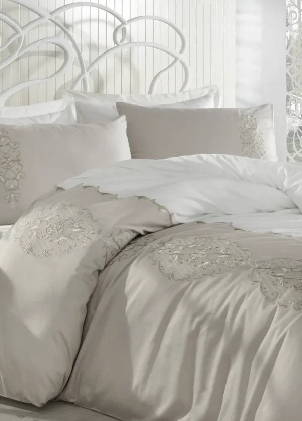 Dantela Luxe Elegance geborduurde katoen satijnen dekbedovertrekset – Wit/Beige