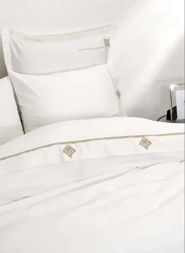 Ecocotton Aden tweepersoons Dekbedovertrek Set  100% biologisch katoen Satijn Geborduurd Crème 200x220 CM