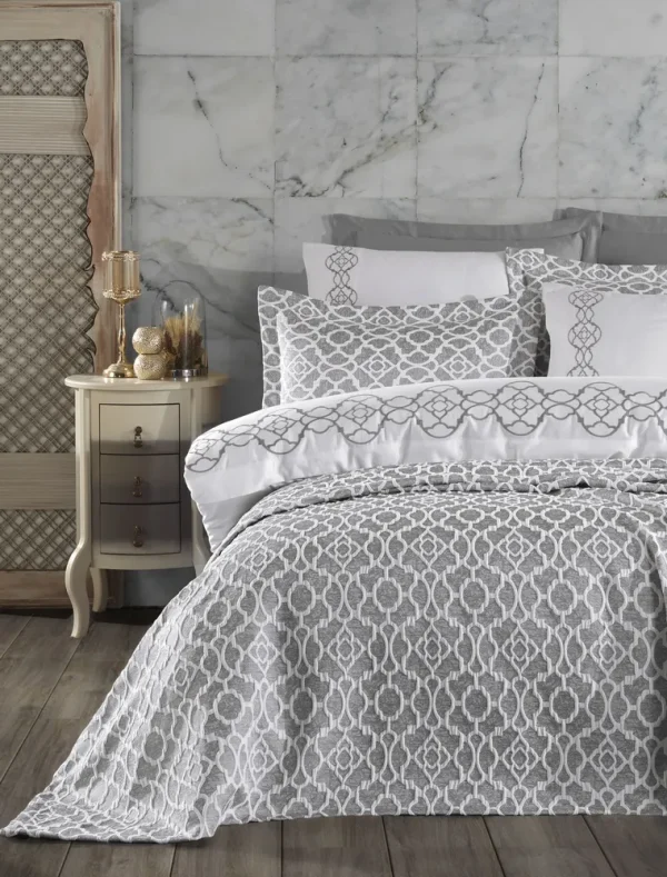 Dantela Victoria Geborduurd Dekbedovertrek & Jacquard Bedsprei Set Grijs