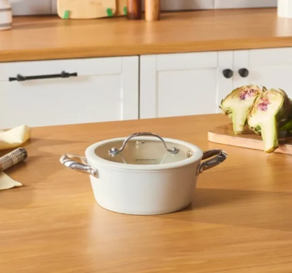 Karaca Swiss Crystal Almond Cream kookpot van roestvrij staal handvat, 18 cm