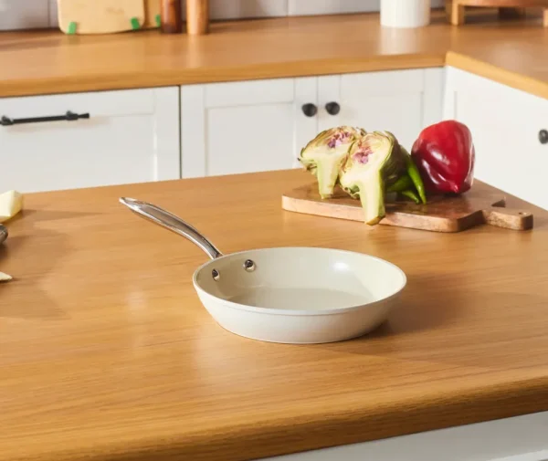Karaca Swiss Crystal Almond Cream, Keramische Pan, 22cm