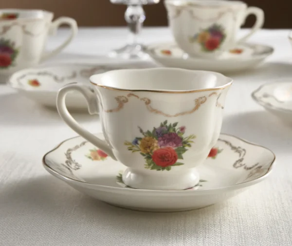 Karaca Antique 4-delige set theekopjes met schotels voor 2 personen, 200 ml